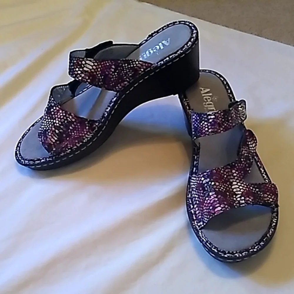 π©΅π Womens Alegria shoes size 37 color Metallic purple π©΅π - Picture 1 of 9